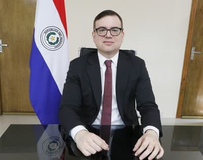 Hijo de Nicanor defiende dictadura stronista