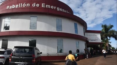 Adulto mayor con diabetes y una pierna amputada permanece postrado en el piso de hospital de CDE