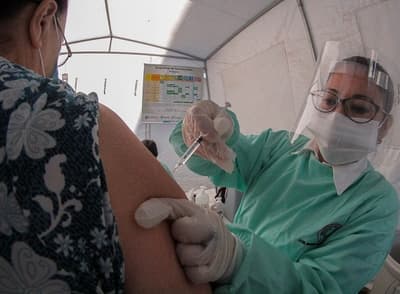 Aplicarán tercera dosis a vacunados hasta el 30 de junio sin terminación de cédula