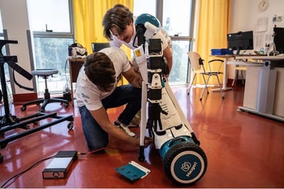 El robot que revoluciona un hospital en Milán al asistir a los enfermos