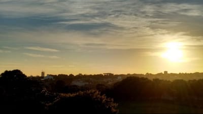 Miércoles con ambiente fresco a cálido y vientos del sur
