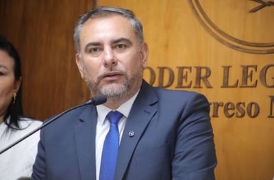Senador Villalba pide más fondos para educación