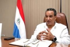 Hugo Javier responde a órdenes y pide escuchar música
