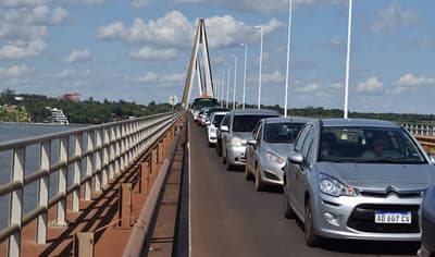 Frontera con Argentina no está habilitada para turismo de compras, aclaran