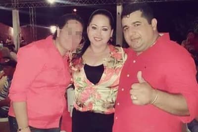 Diputada se lava las manos