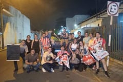 Jóvenes retiran propaganda electoral de calles de Asunción