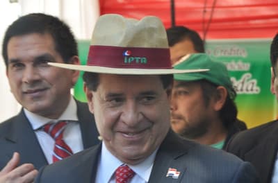 Cartes financia “en negro” a políticos
