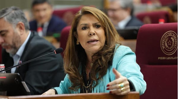 Celeste Amarilla llama “burra” a Rocío Abed por gasto en plantas de Itaipú