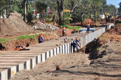 Trabajarán hasta 19 horas en obra del metrobús