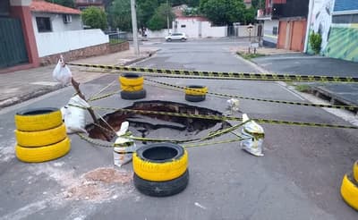Enorme bache clausura calle Nicaragua en barrio San Vicente