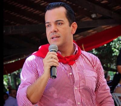 Interino dice que no desalojarán a gobernador destituido