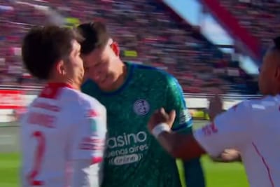 A lo Zidane: Orlando Gill cabeceó a un rival y fue expulsado