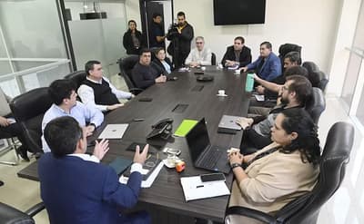 Sin acuerdo con el Gobierno, transporte define hoy si va al paro