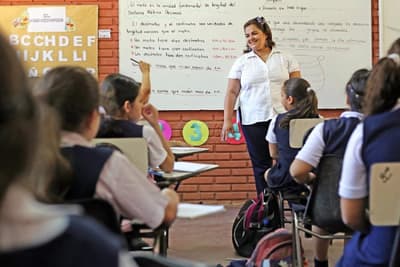 Jubilación masiva de docentes: 3.000 maestros se retiran en 2024