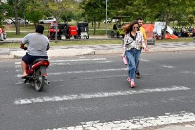 Ser peatón en Paraguay: la riesgosa travesía urbana analizada por Federico Franco Troche
