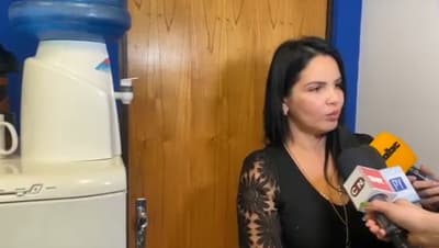 Funcionaria de diputado se atrinchera en oficina ante imputación por nepotismo