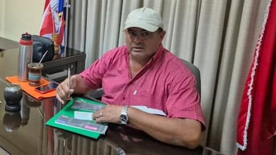 Intendente de Puerto Casado ignora fallo y persiste en el cargo