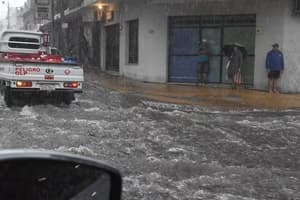 Persisten lluvias y riesgo de tiempo severo