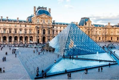 Museo del Louvre enfrenta crisis y graves fallas internas