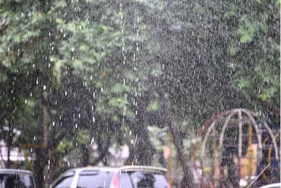 Tormentas con lluvias intensas marcan el inicio del fin de semana