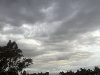 Martes gris, fresco y con tormentas eléctricas