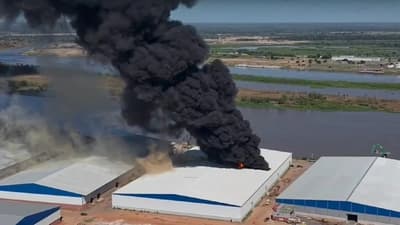 Incendio de gran magnitud en puerto de Mariano Roque Alonso