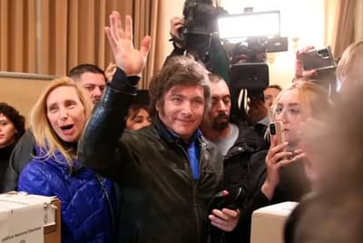 Santiago Peña y Javier Milei dialogan sobre la hidrovía y la integración bilateral