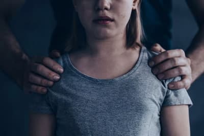 Denuncian a docente de Lambaré por presunto abuso a alumna