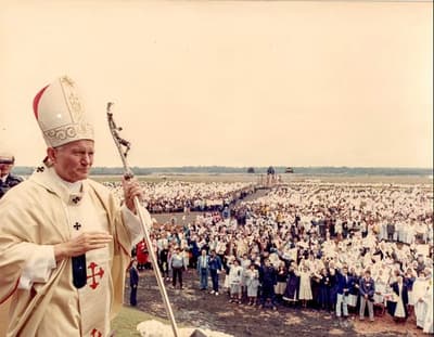 La histórica visita de Juan Pablo II que enfrentó al stronismo