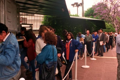 EE.UU. alista histórica revocación masiva de visas de turismo