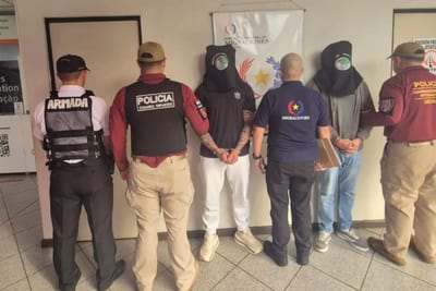 Nuevo uniforme bordó de la Policía genera polémica