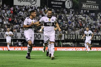 Olimpia triunfa y continúa como único líder