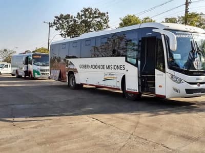 Unos 70 connacionales llegan al país desde Argentina