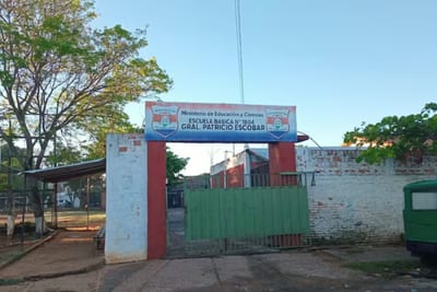 Escuela de Asunción lleva tres semanas con baños clausurados
