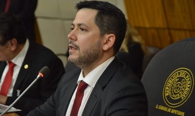 Diputados no tratará ley de pensiones este martes, según Latorre