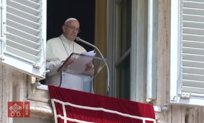 Francisco invita a los jóvenes a vivir como Chiquitunga