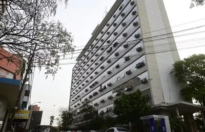 Fiscalía allana la Caja Central del IPS por presuntas irregularidades en fideicomisos