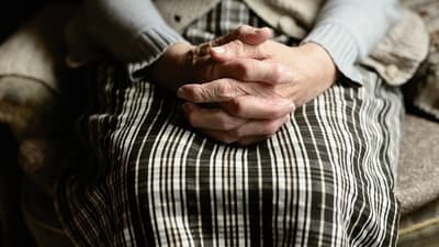Pensión universal para adultos mayores sin requisito censal