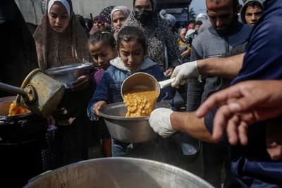 Decenas de muertos en estampida por ayuda humanitaria en Gaza