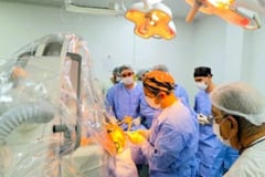 IPS implanta chip cerebral a paciente con Parkinson