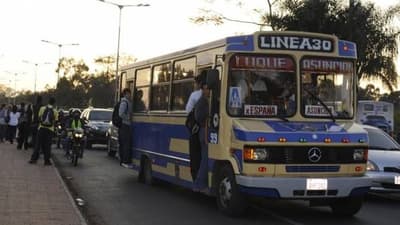 Con subsidio, Gobierno frena aumento del pasaje