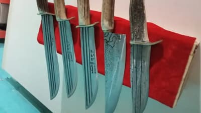 Cuchillos artesanales impulsan el éxito económico de artesano en Itapúa