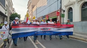 Desde temprano, gremios y funcionarios se movilizan en Asunción contra la reforma de la Caja Fiscal