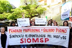 Odontólogos de hospitales públicos reclaman un aumento salarial