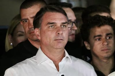 Flávio Bolsonaro habría abandonado Brasil rumbo a Estados Unidos