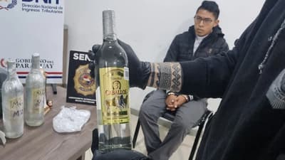 Caen 10 kilos de droga en equipaje de supuesto diácono mexicano