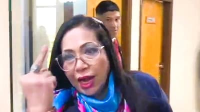 Yamy Nal va a la Corte y pide volver al Senado