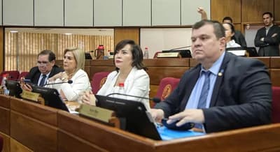 Tribunal anula expulsión de senadores libero cartistas del PLRA