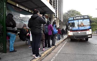 Transportistas amenazan con paro por subsidios impagos