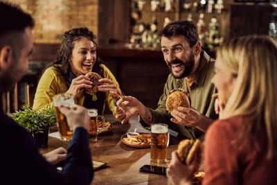 Mandale a tu grupo de WhatsApp: los mejores lugares para caer este finde
